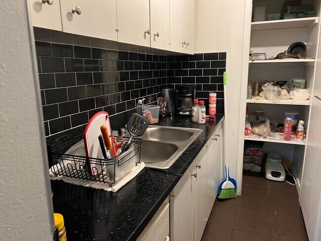 Building Photo - 68 E 200 S