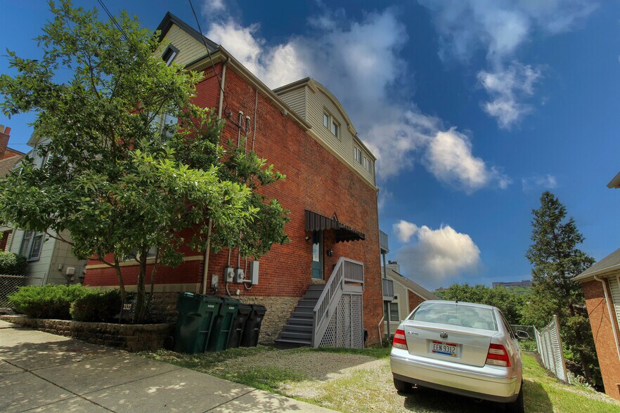 Building Photo - 2127 Deerfield Pl