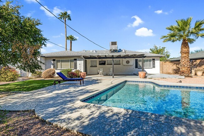 Building Photo - Now Leasing & Ready for immediate move in! HUGE POOL – Fully Updated Scottsdale Home!