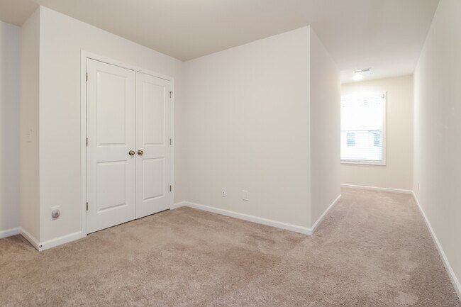 Building Photo - 5 Oak Rose Dr