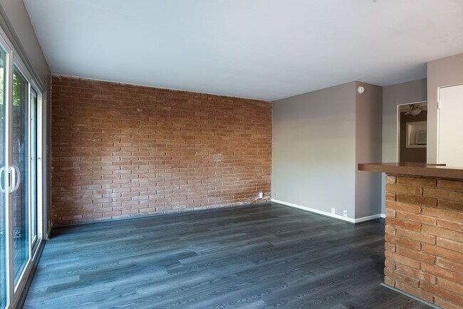 Building Photo - 1635 Kipling St