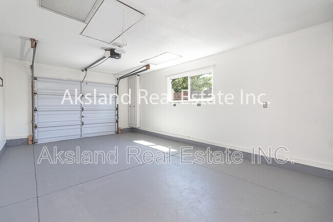 Building Photo - 726 Milestone Dr