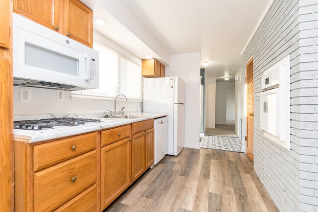 Building Photo - 18248 Farmington Rd