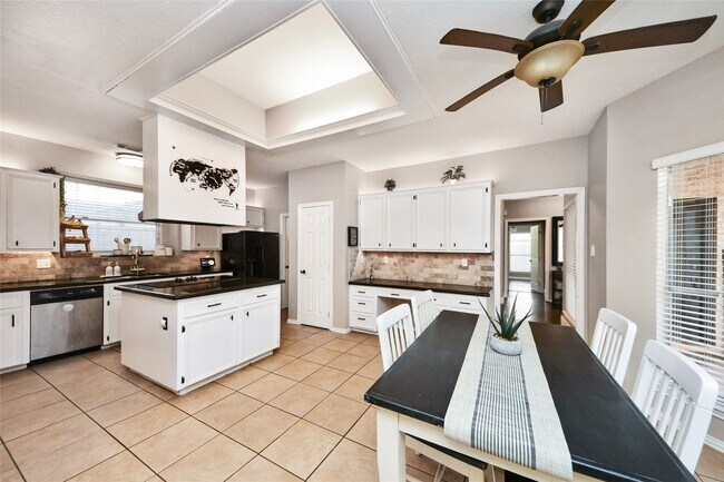 Building Photo - 12307 Lusterleaf Dr