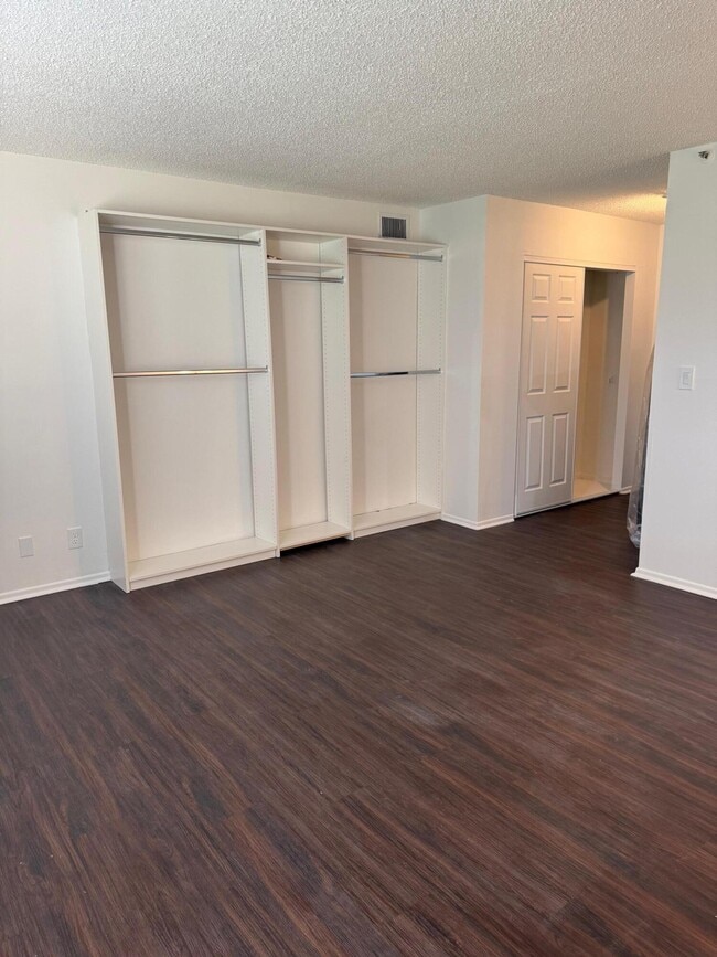 Building Photo - 2786 Tennis Club Dr