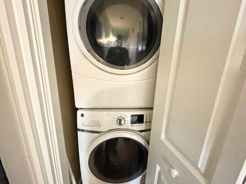 Building Photo - 24 Pond St