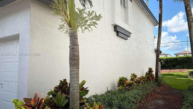 Building Photo - 2316 SE 24th Ave