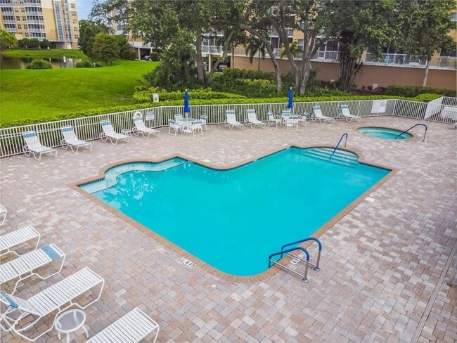 Building Photo - 960 Starkey Rd