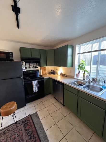 Building Photo - 47 N 300 E