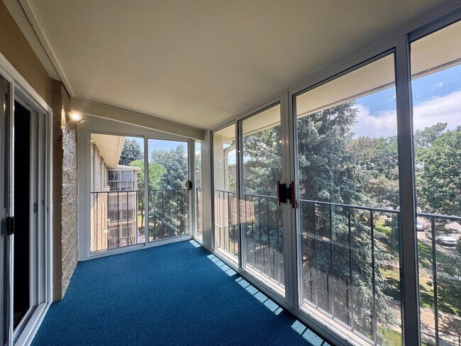 Building Photo - 3082 S Wheeling Way