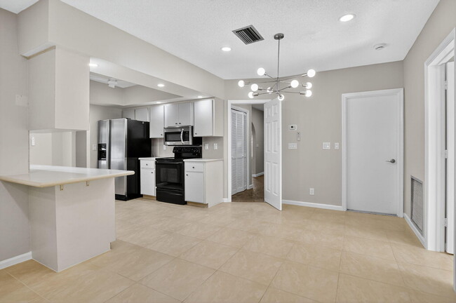 Building Photo - 1544 NW 9th St