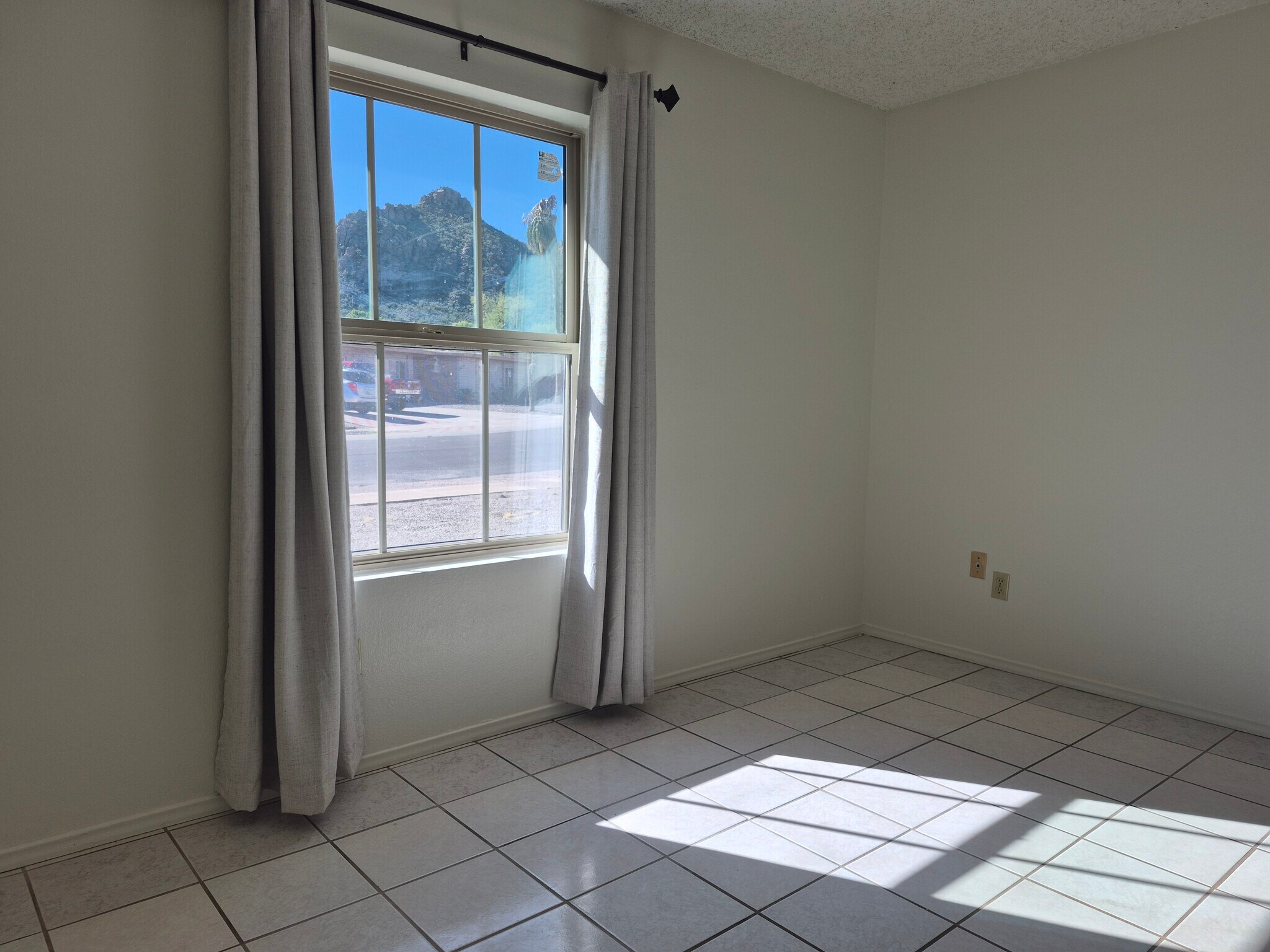 Building Photo - 3068 W Wyoming St