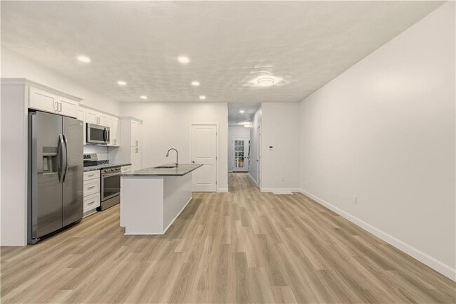 Building Photo - 45 Windsor Rd