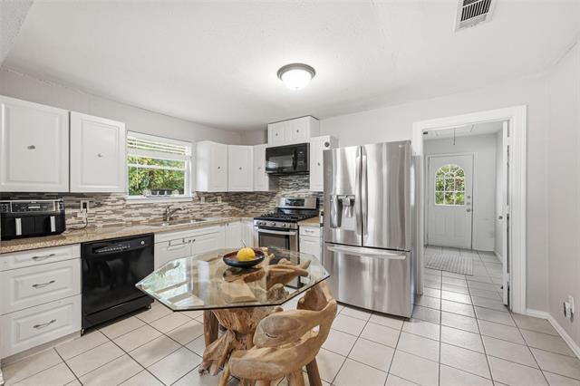 Building Photo - 108 W Heard St