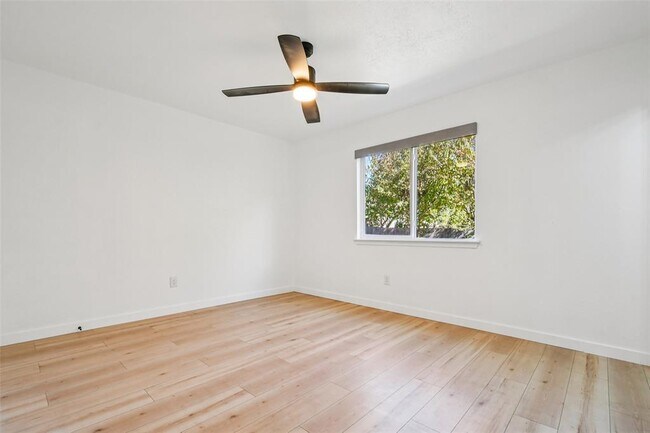 Building Photo - 12907 Water Mill Cove