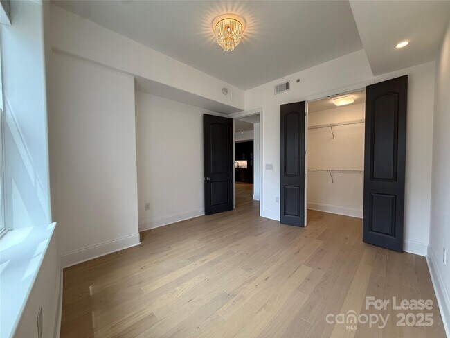 Building Photo - 4625 Piedmont Row Dr