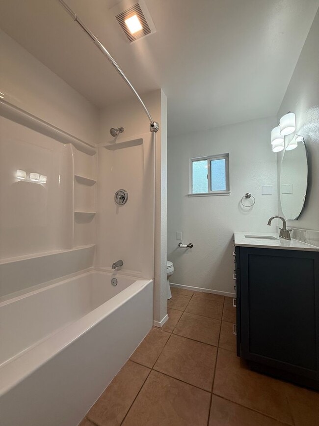 Building Photo - Beautiful 3 bedroom and 1 bathroom home in Arden Arcade!