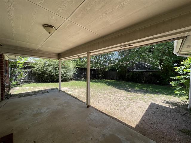 Building Photo - 6109 Kingswood Dr