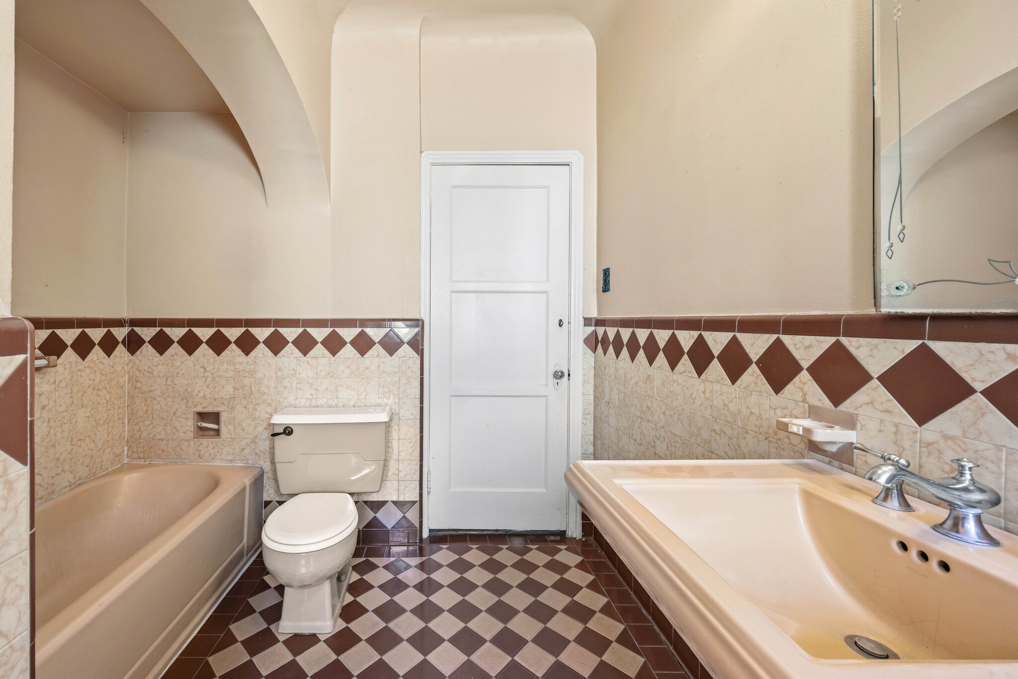 Building Photo - 166 N Arnaz Dr