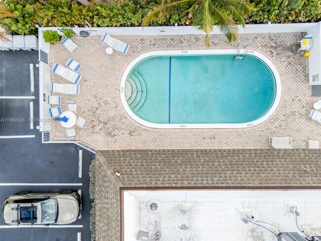 Building Photo - 3220 NE 10th St