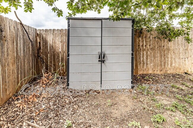 Building Photo - 105 Corral Fence
