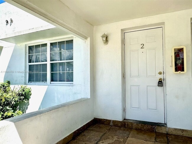 Building Photo - 2101 Bay Dr