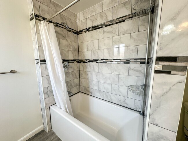 Building Photo - Charming 2-Bedroom Home in North Hollywood!