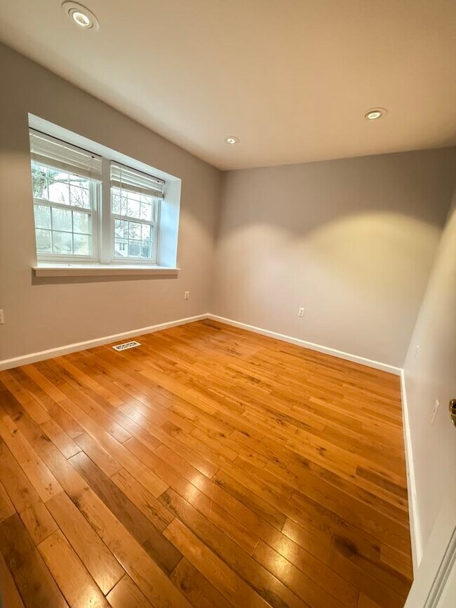 Building Photo - 10933 Adare Dr