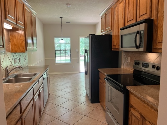 Kitchen - 2607 Appian Way