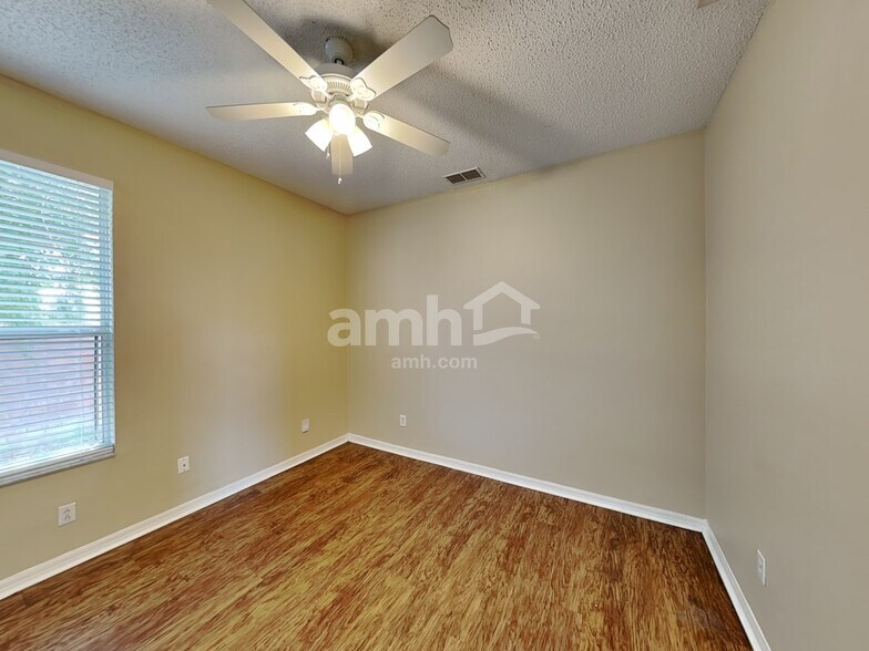 Building Photo - 13750 Old Dock Rd