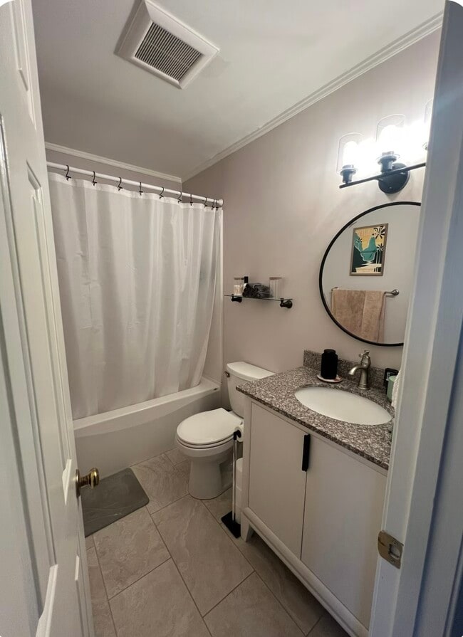 Building Photo - 937 Huntwood Ln