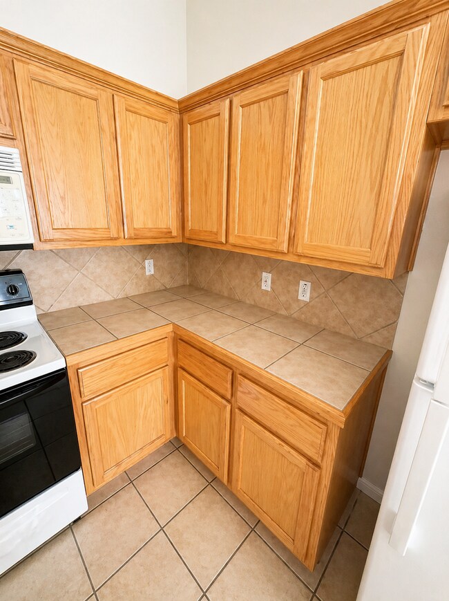 Building Photo - 2107 Charleston Ct
