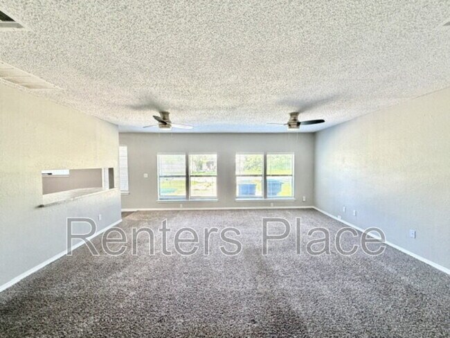 Building Photo - 313 N Cedar St