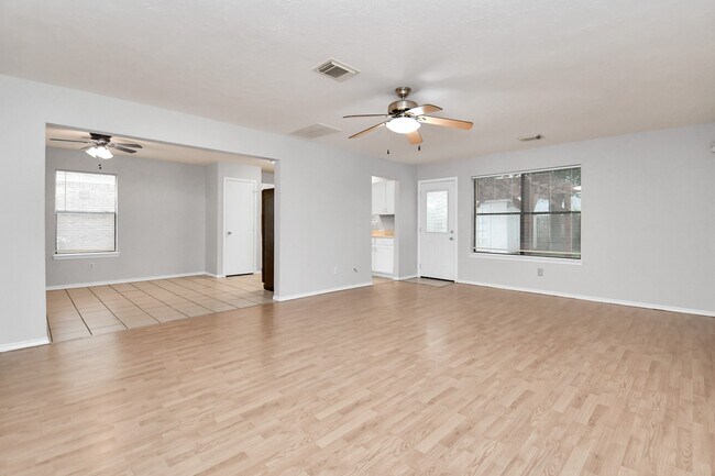 Building Photo - 3919 Rolling Springs Ln