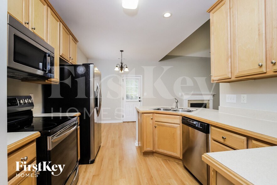 Building Photo - 2285 Glen Cove Way