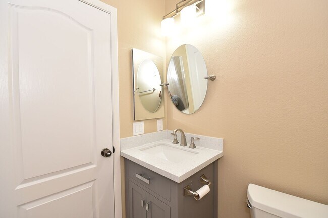 Building Photo - Discover Your Dream Home in This Stylishly...