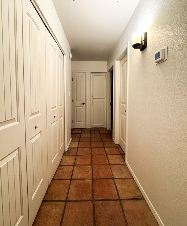 Building Photo - "2-Bed, 2-Bath Condo in Laguna Place!"