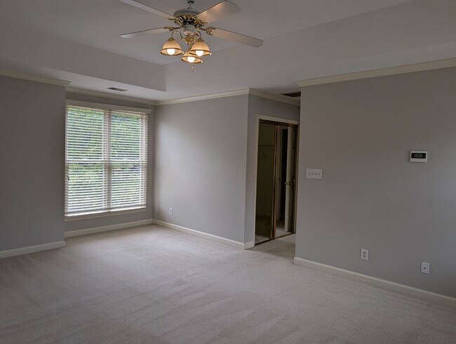 Building Photo - Beautiful home located on a cul-de-sac  in...