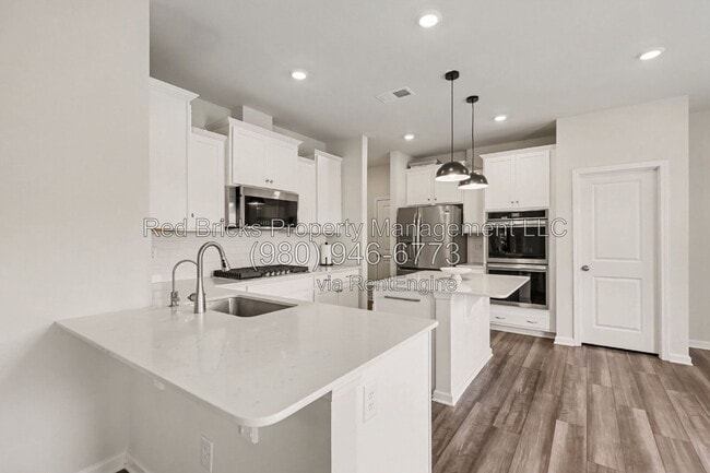 Building Photo - 16110 Winfield Hall Dr