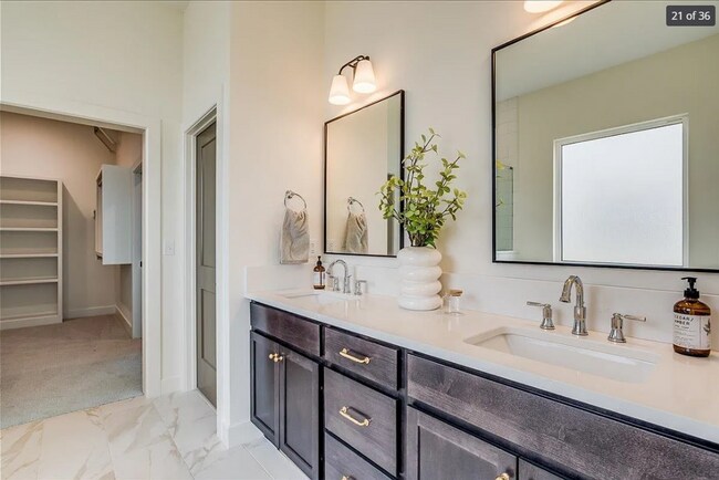 Building Photo - 113 Ciderbluff St