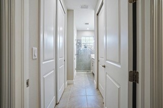 Building Photo - Like New Townhome in Heritage Oaks!