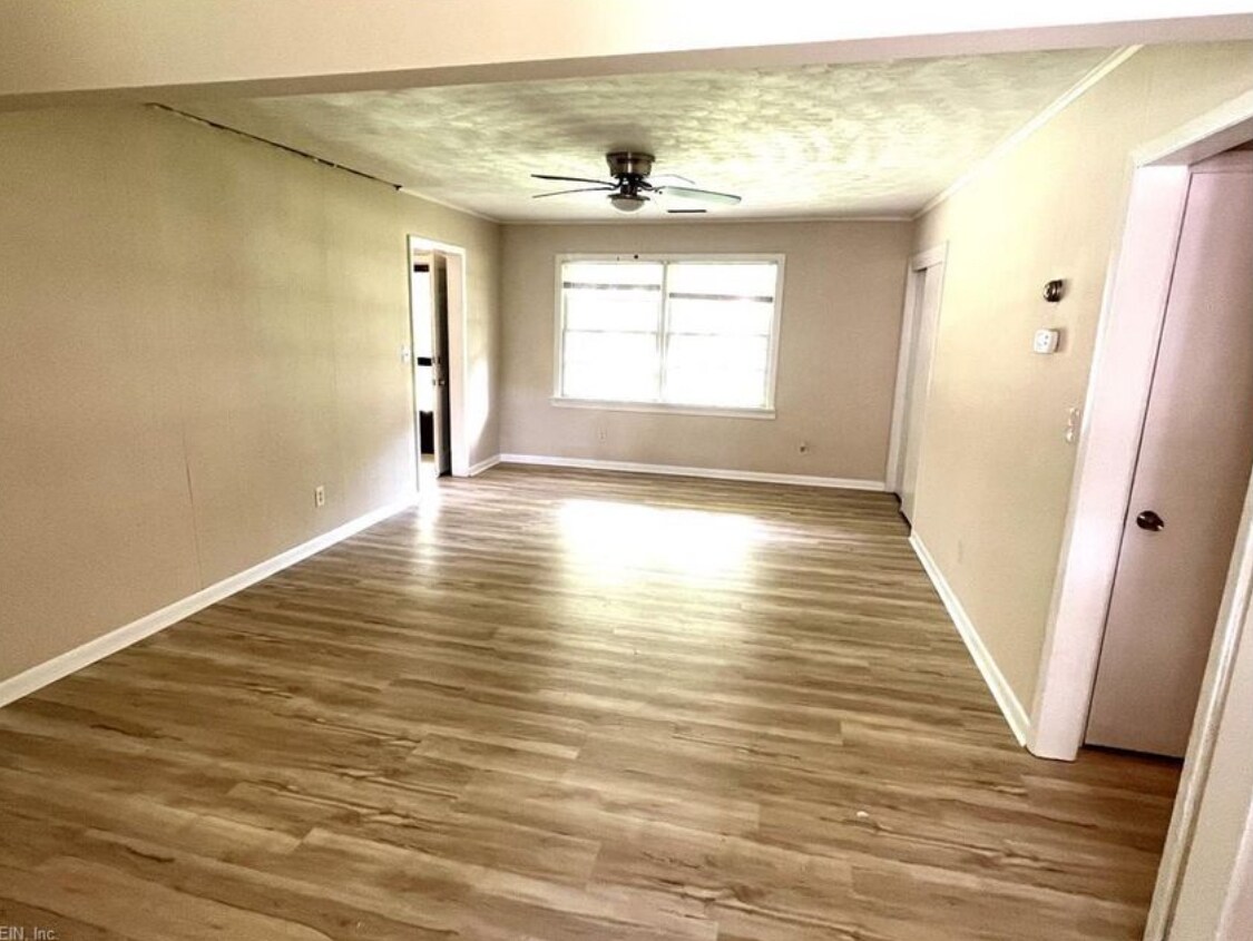 Building Photo - 229 Bridgeview Cir
