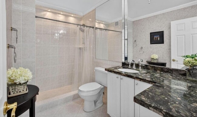 Building Photo - 801 Lake Shore Dr