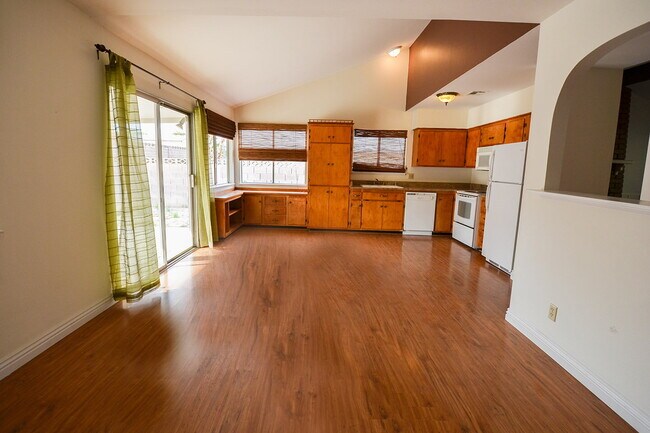 Building Photo - "Charming 3-Bed, 2-Bath Gem in the Heart of Las Vegas - 1311 Sq Ft of Comfort!"