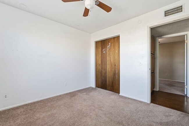 Building Photo - Mesa 4 Bed Single-Level Home • 2,044 Sq Ft • Oversized Yard • Stapley & McKellips