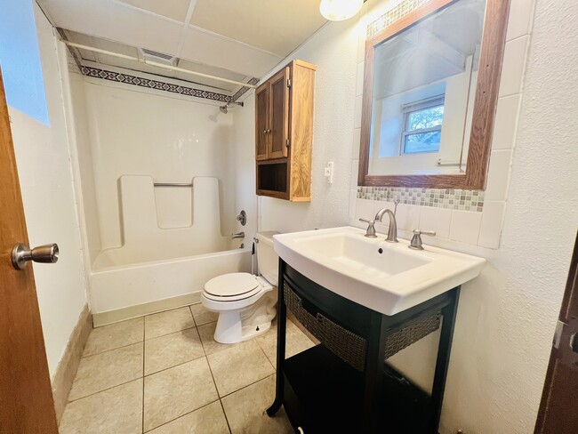 Bathroom - 620 W Seerley Blvd