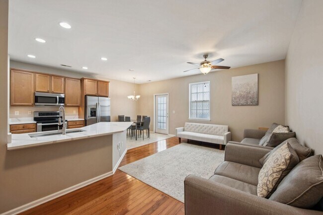 Building Photo - Spacious 3BR Townhome in Apex