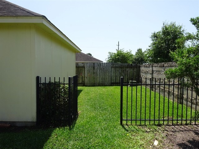 Building Photo - 11011 Pierce Valley Dr