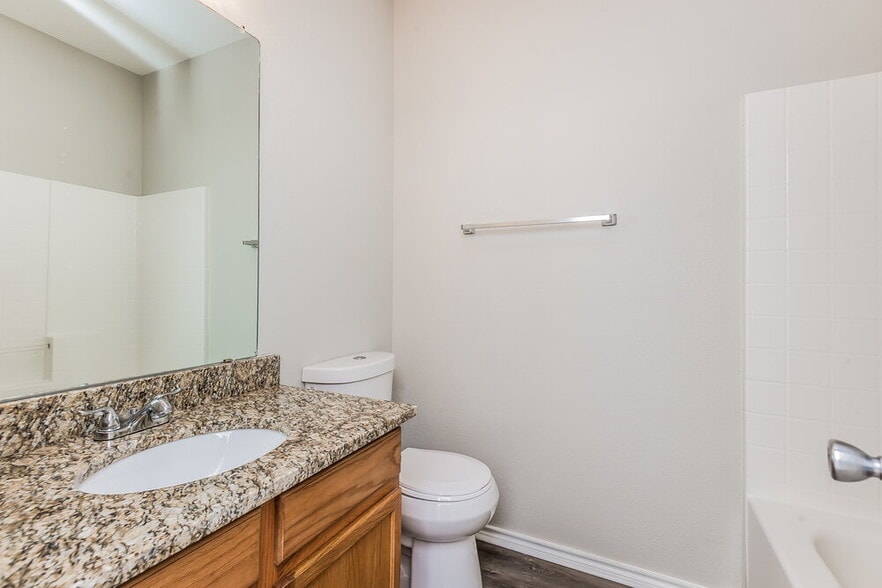 Building Photo - 3301 Royal Crest Dr