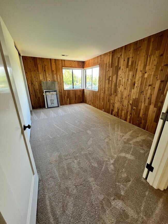 Building Photo - 133 El Olivar